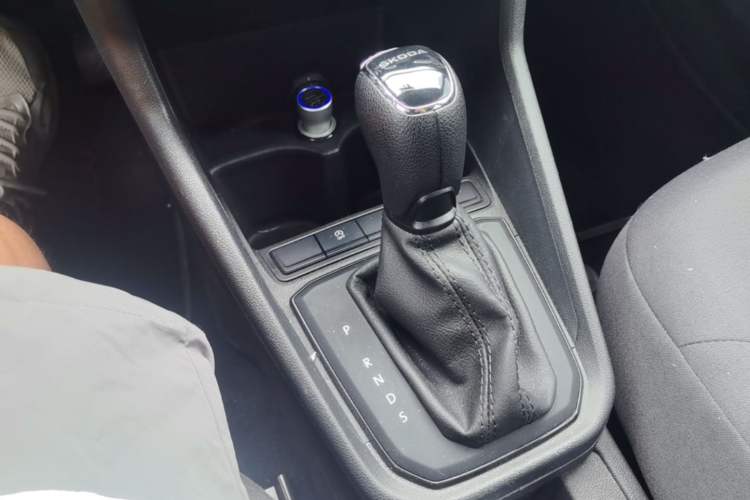 Used Skoda Rapid Spaceback 2020 1.5L Automatic Standard Edition Gear Lever