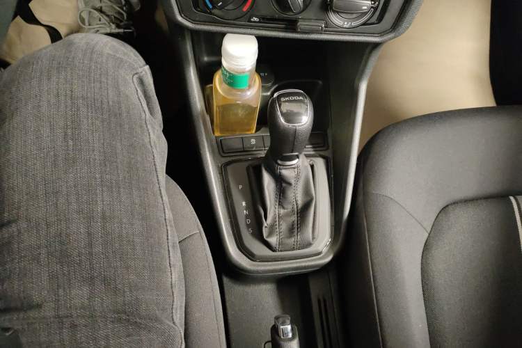 Used Skoda Rapid Spaceback 2020 1.5L Automatic Standard Edition Gear Lever