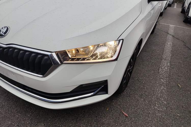 Used Skoda Rapid Spaceback 2020 1.5L Automatic Comfort Edition Left Front Headlight