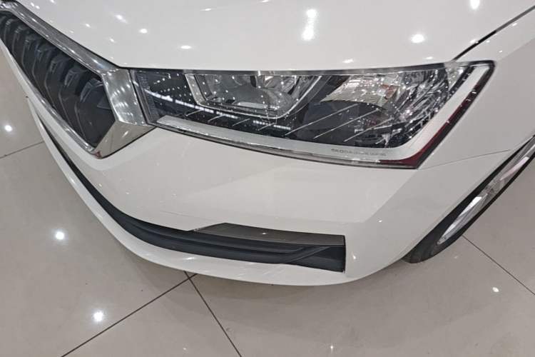 Used Skoda Rapid Spaceback 2020 1.5L Automatic Standard Edition Left Front Headlight