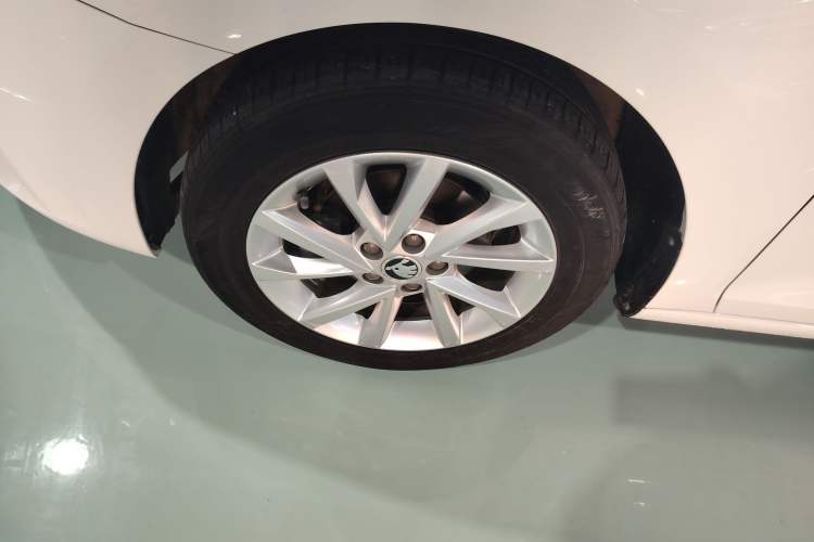 Used Skoda Rapid Spaceback 2020 1.5L Automatic Standard Edition Left Front Wheel Hub