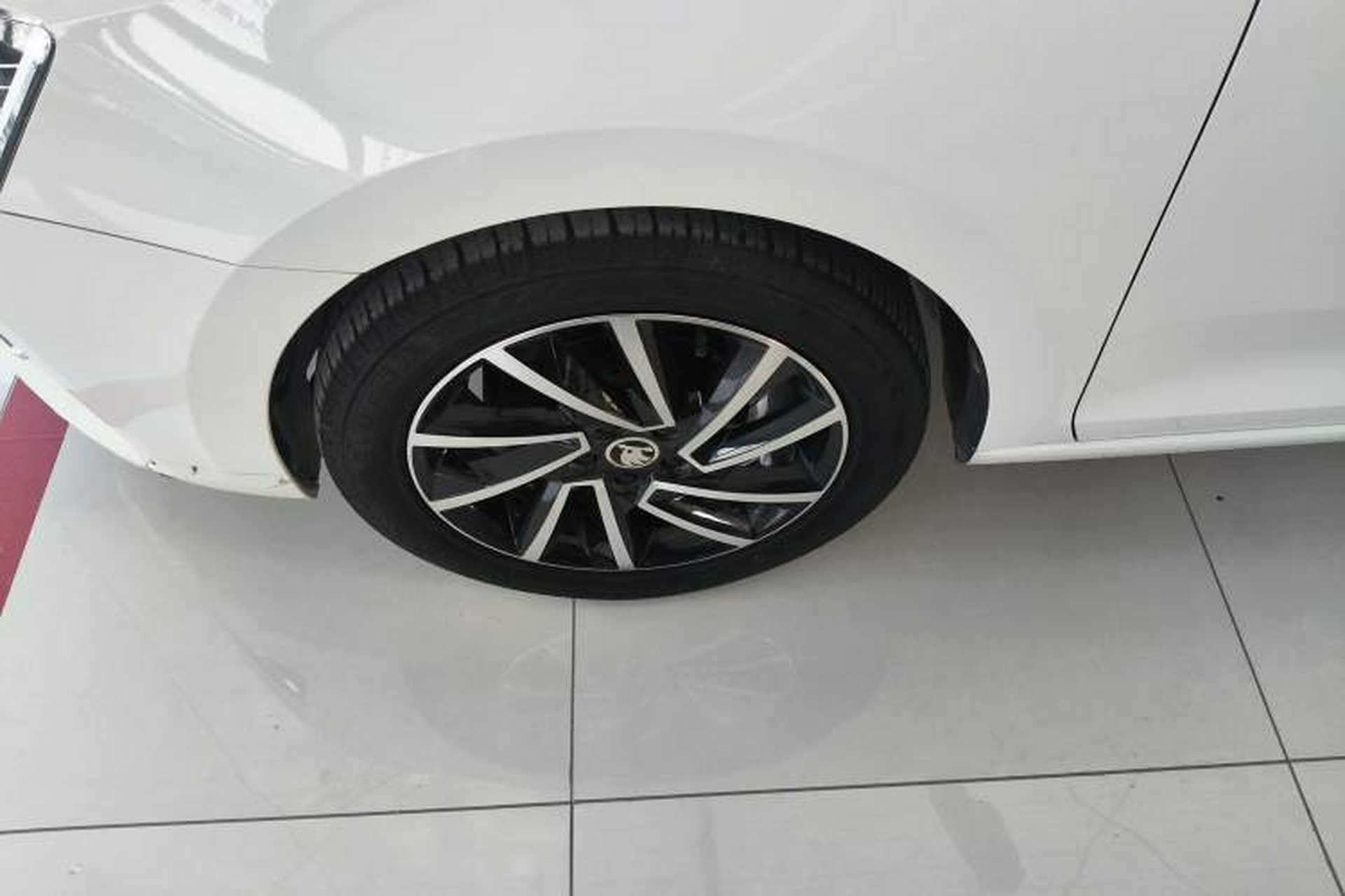 Used Skoda Rapid Spaceback 2020 1.5L Automatic Comfort Edition Left Front Wheel Hub