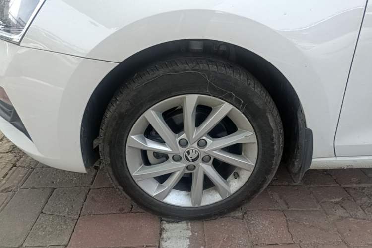 Used Skoda Rapid Spaceback 2020 1.5L Automatic Sport Edition Left Front Wheel Hub