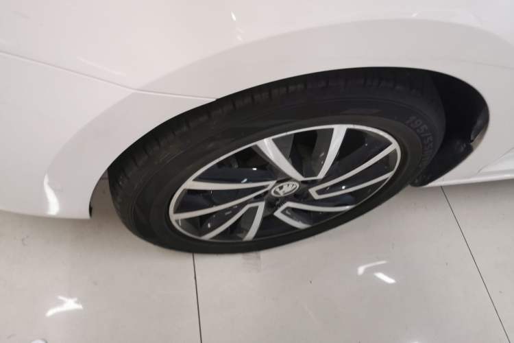 Used Skoda Rapid Spaceback 2020 1.5L Automatic Comfort Edition Left Front Wheel Hub