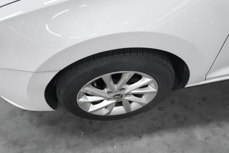 Used Skoda Rapid Spaceback 2020 1.5L Automatic Standard Edition Left Front Wheel Hub