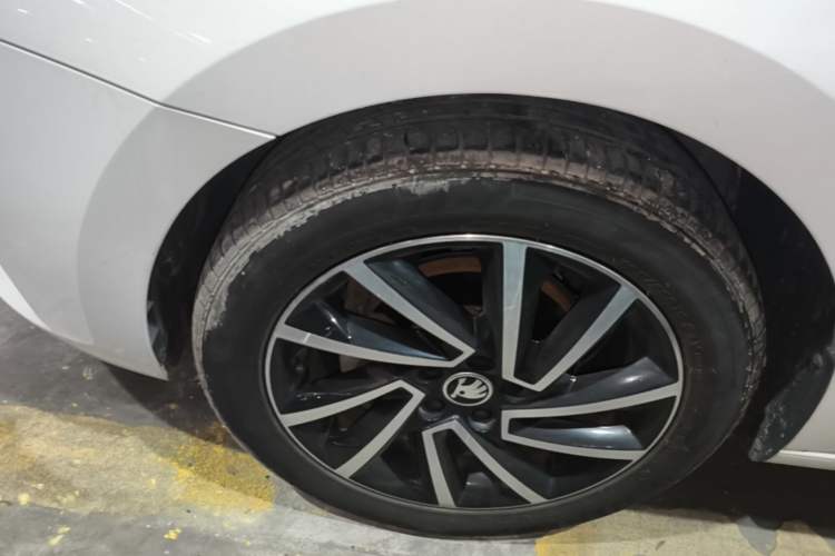 Used Skoda Rapid Spaceback 2020 1.5L Automatic Comfort Edition Left Front Wheel Hub