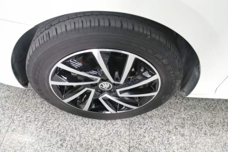 Used Skoda Rapid Spaceback 2020 1.5L Automatic Comfort Edition Left Front Wheel Hub