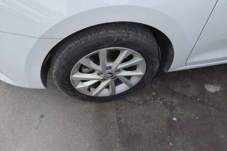 Used Skoda Rapid Spaceback 2020 1.5L Automatic Standard Edition Left Front Wheel Hub
