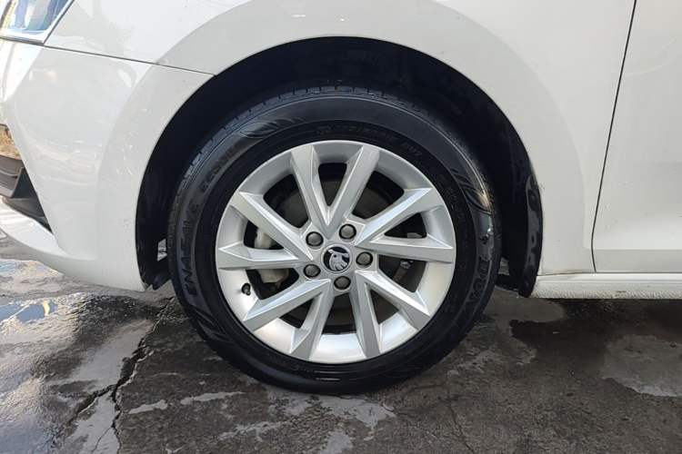 Used Skoda Rapid Spaceback 2020 1.5L Automatic Standard Edition Left Front Wheel Hub