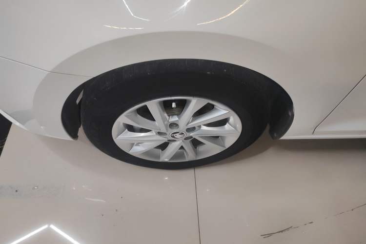 Used Skoda Rapid Spaceback 2020 1.5L Automatic Standard Edition Left Front Wheel Hub