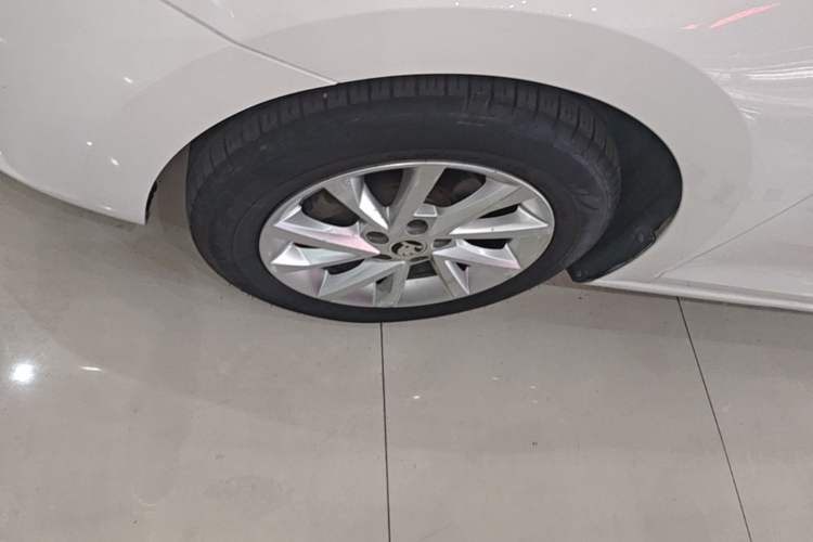 Used Skoda Rapid Spaceback 2020 1.5L Automatic Standard Edition Left Front Wheel Hub