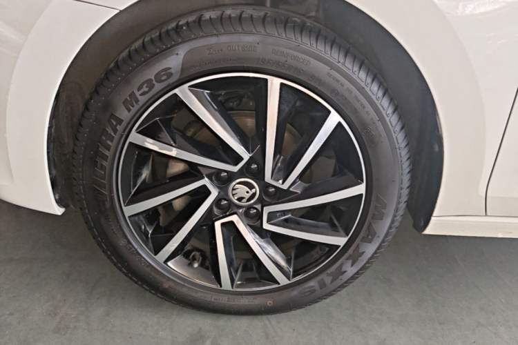 Used Skoda Rapid Spaceback 2020 1.5L Automatic Comfort Edition Left Front Wheel Hub