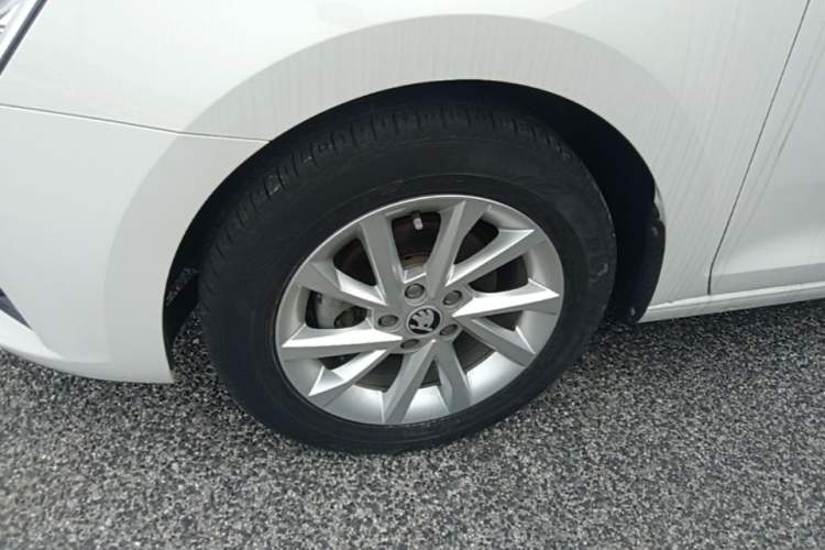 Used Skoda Rapid Spaceback 2020 1.5L Automatic Standard Edition Left Front Wheel Hub