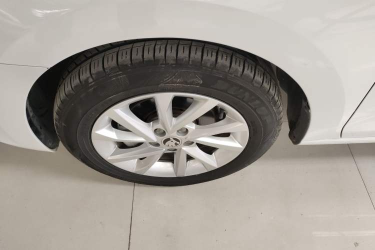 Used Skoda Rapid Spaceback 2020 1.5L Automatic Standard Edition Left Front Wheel Hub