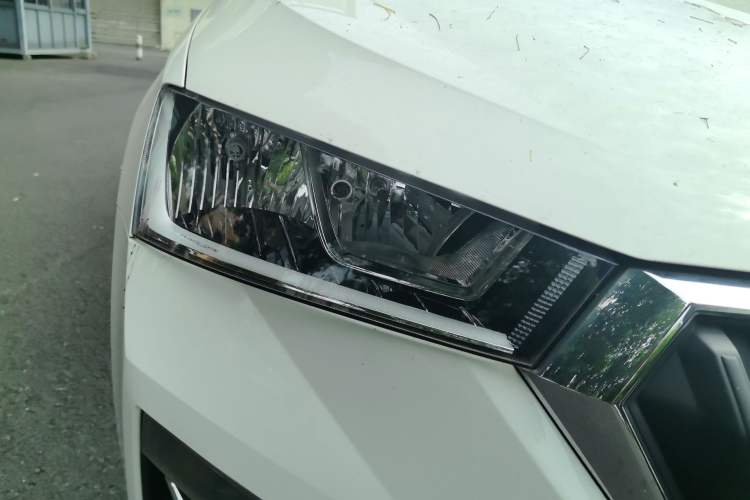 Used Skoda Rapid Spaceback 2020 1.5L Automatic Comfort Edition Right Front Headlight