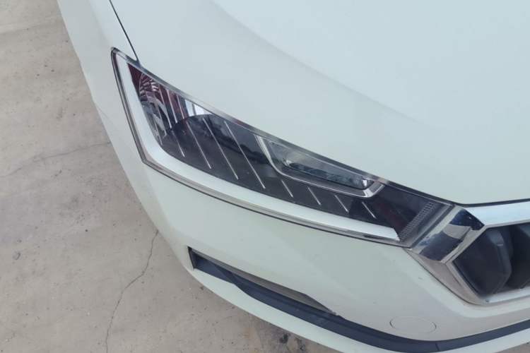 Used Skoda Rapid Spaceback 2020 1.5L Automatic Standard Edition Right Front Headlight