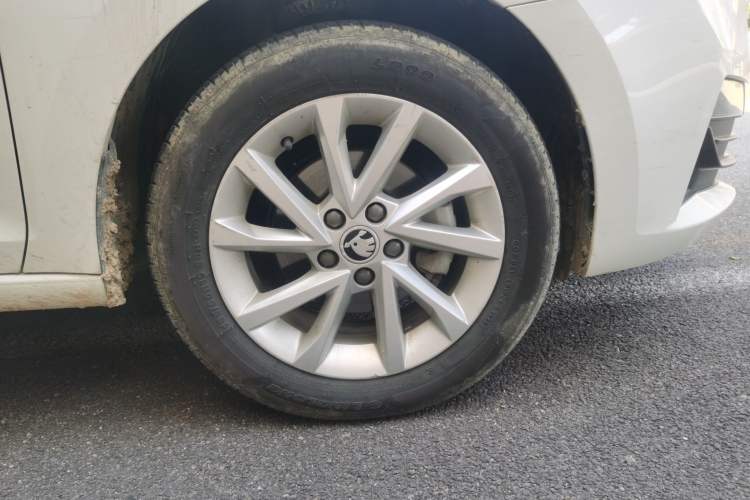 Used Skoda Rapid Spaceback 2020 1.5L Automatic Standard Edition Right Front Wheel Hub