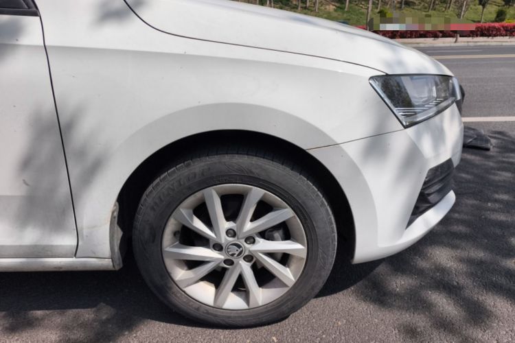 Used Skoda Rapid Spaceback 2020 1.5L Automatic Standard Edition Right Front Wheel Hub