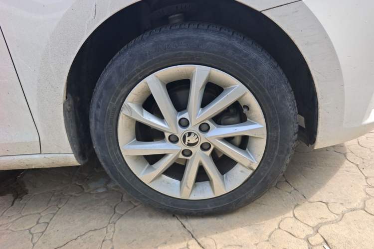 Used Skoda Rapid Spaceback 2020 1.5L Automatic Standard Edition Right Front Wheel Hub