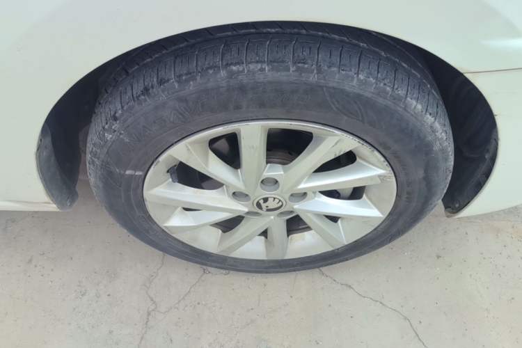 Used Skoda Rapid Spaceback 2020 1.5L Automatic Standard Edition Right Front Wheel Hub