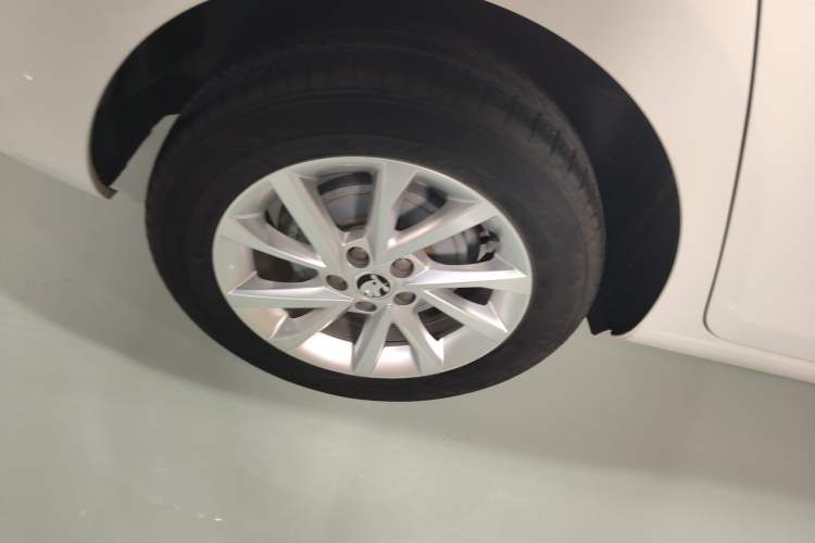Used Skoda Rapid Spaceback 2020 1.5L Automatic Standard Edition Right Rear Wheel Hub