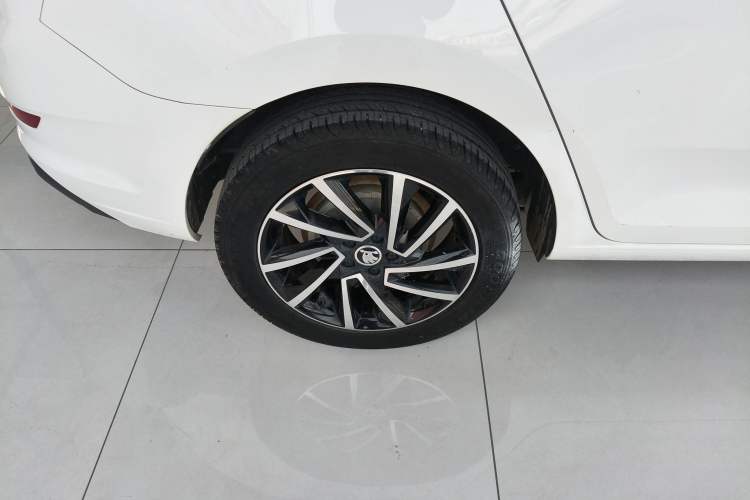 Used Skoda Rapid Spaceback 2020 1.5L Automatic Comfort Edition Right Rear Wheel Hub