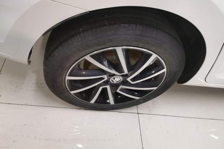 Used Skoda Rapid Spaceback 2020 1.5L Automatic Comfort Edition Right Rear Wheel Hub