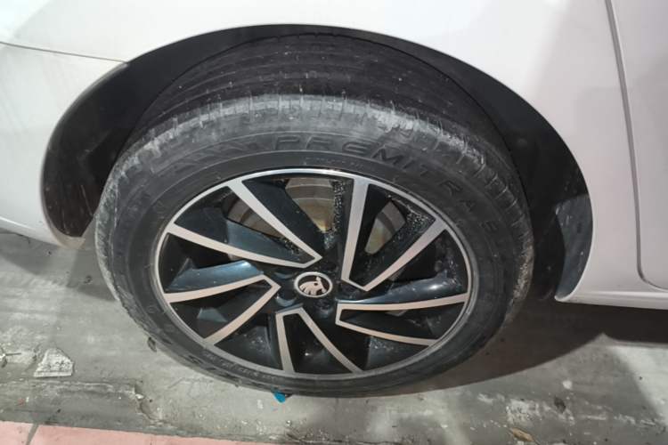 Used Skoda Rapid Spaceback 2020 1.5L Automatic Comfort Edition Right Rear Wheel Hub