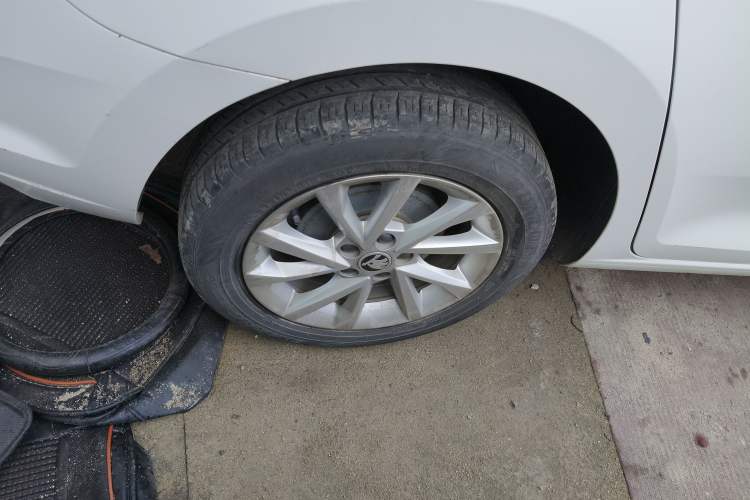 Used Skoda Rapid Spaceback 2020 1.5L Automatic Standard Edition Right Rear Wheel Hub