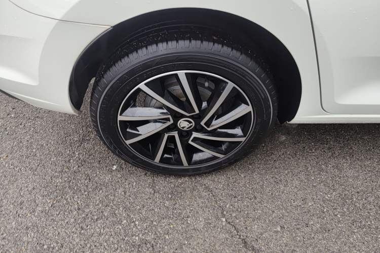Used Skoda Rapid Spaceback 2020 1.5L Automatic Comfort Edition Right Rear Wheel Hub