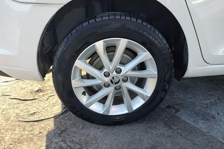 Used Skoda Rapid Spaceback 2020 1.5L Automatic Standard Edition Right Rear Wheel Hub
