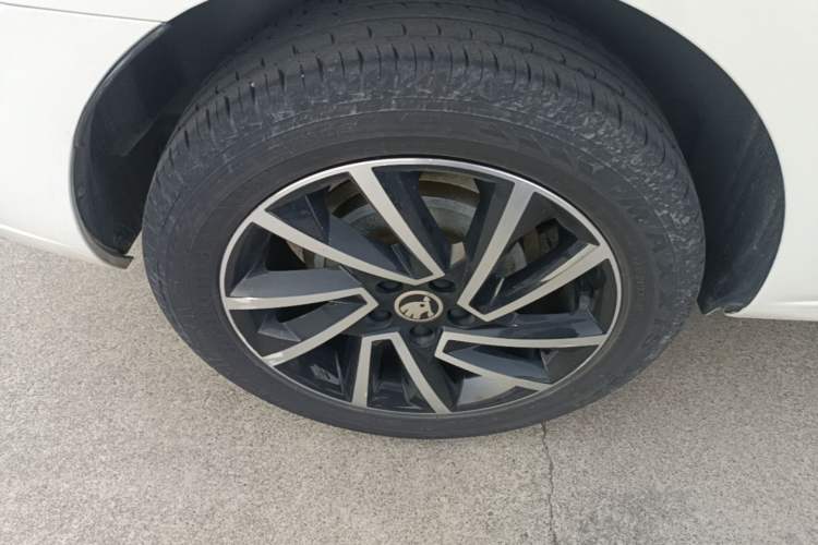 Used Skoda Rapid Spaceback 2020 1.5L Automatic Comfort Edition Right Rear Wheel Hub