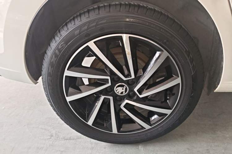Used Skoda Rapid Spaceback 2020 1.5L Automatic Comfort Edition Right Rear Wheel Hub