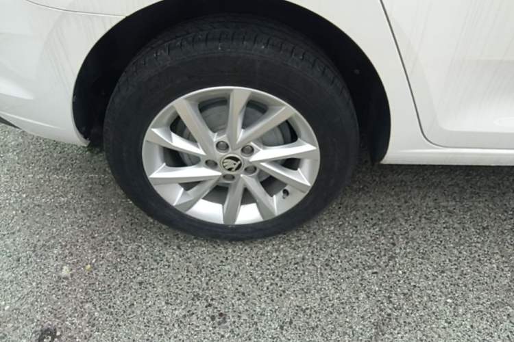 Used Skoda Rapid Spaceback 2020 1.5L Automatic Standard Edition Right Rear Wheel Hub