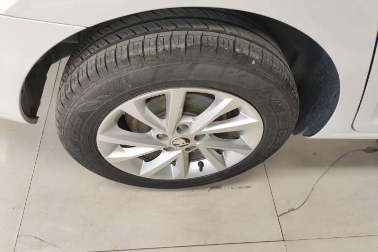 Used Skoda Rapid Spaceback 2020 1.5L Automatic Standard Edition Right Rear Wheel Hub