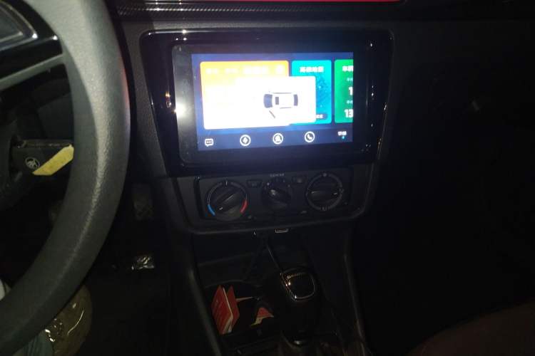 Used Skoda Rapid Spaceback 2020 1.5L Automatic Comfort Edition Audio And AC Panel