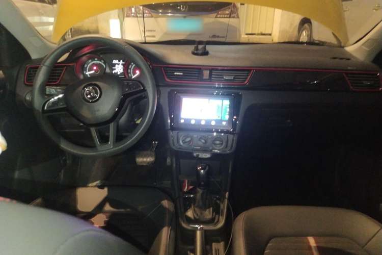 Used Skoda Rapid Spaceback 2020 1.5L Automatic Comfort Edition Center Console