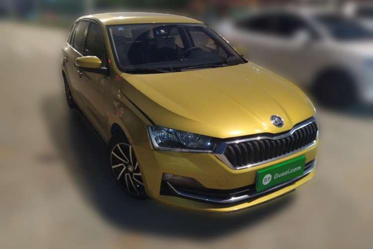 Used Skoda Rapid Spaceback 2020 1.5L Automatic Comfort Edition Front Right 45 Deg