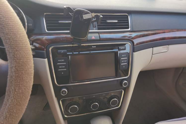 Used Skoda Superb 2009 1.8TSI Automatic Elegant Edition Audio And AC Panel