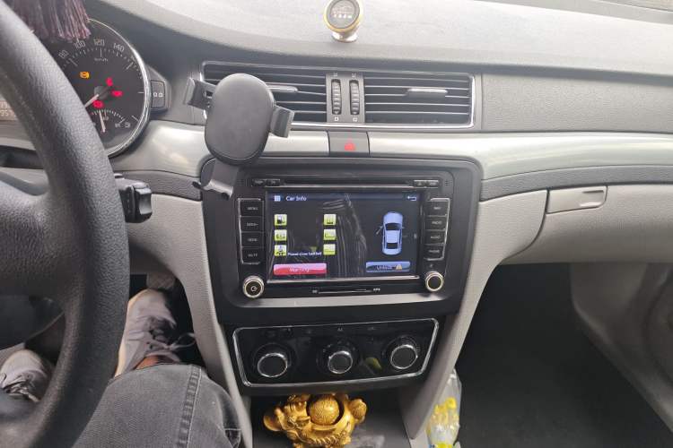 Used Skoda Superb 2009 1.8 TSI Manual Zhiya Edition Audio And AC Panel