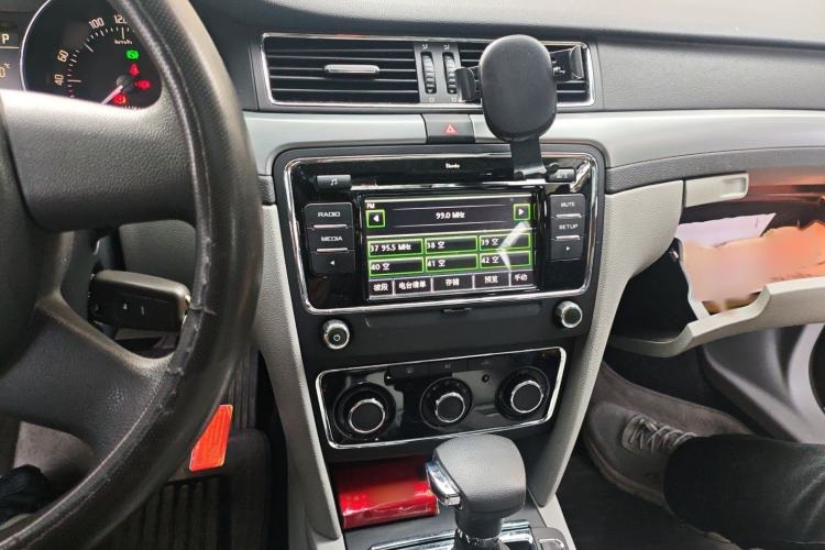 Used Skoda Superb 2009 1.8TSI Automatic Elegant Edition Audio And AC Panel