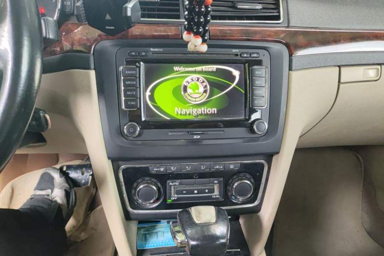 Used Skoda Superb 2009 2.0 TSI Automatic Luxury Edition Audio And AC Panel