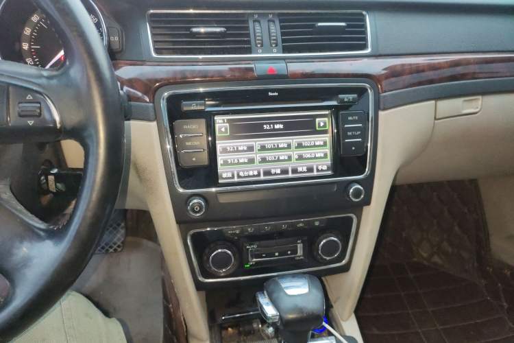 Used Skoda Superb 2009 1.8TSI Automatic Prestige Edition Audio And AC Panel