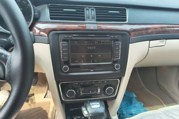 Used Skoda Superb 2009 1.8TSI Automatic Luxury Edition Audio And AC Panel