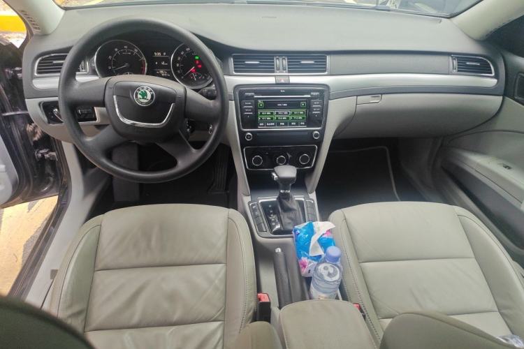 Used Skoda Superb 2009 1.8TSI Automatic Elegant Edition Center Console