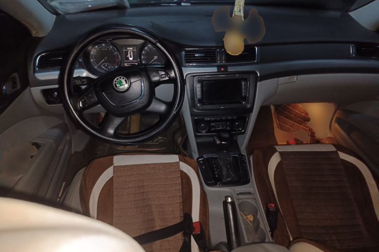 Used Skoda Superb 2009 1.8TSI Automatic Luxury Edition Center Console