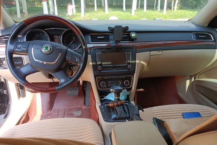 Used Skoda Superb 2009 2.0 TSI Automatic Luxury Edition Center Console