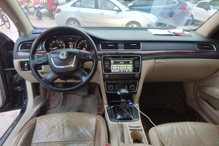 Used Skoda Superb 2009 1.8TSI Automatic Prestige Edition Center Console