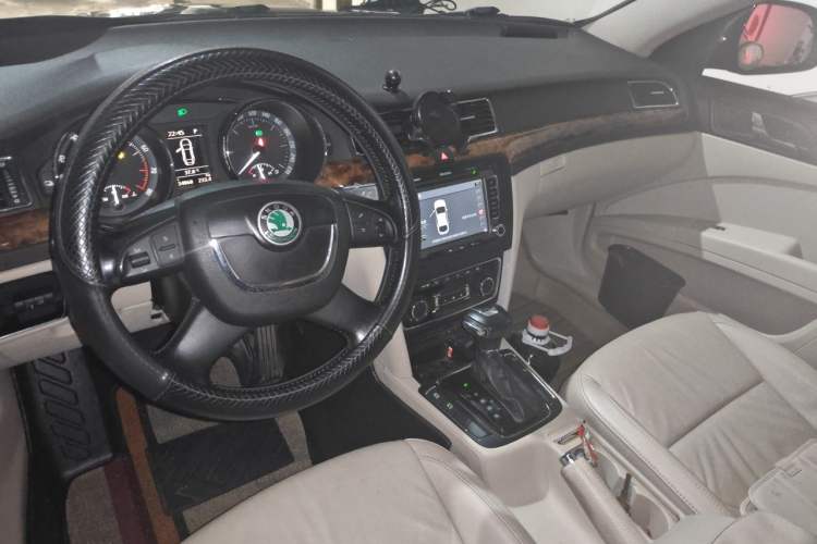 Used Skoda Superb 2009 1.8TSI Automatic Prestige Edition Center Console