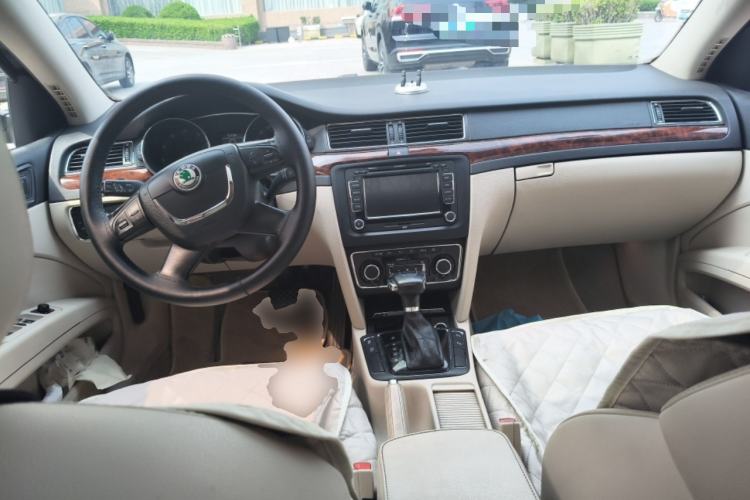 Used Skoda Superb 2009 1.8TSI Automatic Luxury Edition Center Console
